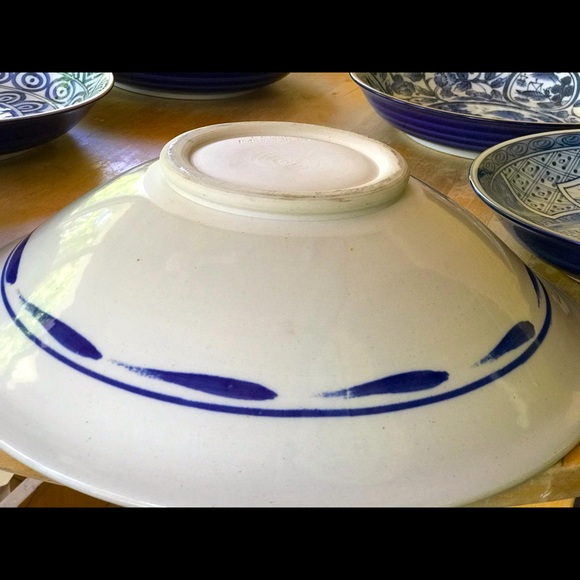 {SOLD}🤍Hand-spun Large Asian Serving Bowl Pottery💙 - Picture 7 of 8